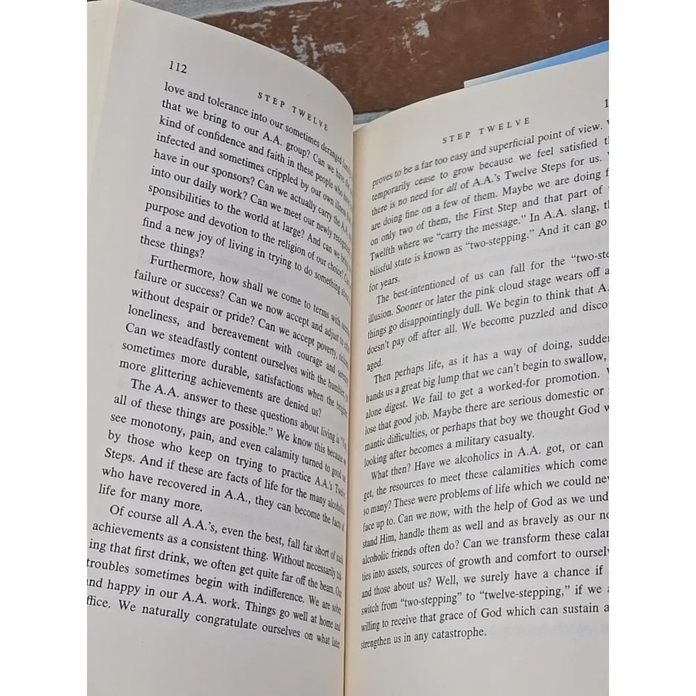 Twelve Steps and Twelve Traditions Alcoholics Anonymous Hardcover 1994 w/DJ
